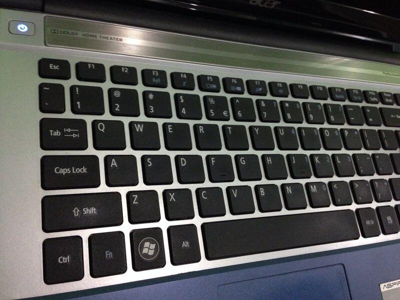 WTS Notebook/Laptop ACER 4830z Biru Second/Bekas/2nd. USB 3. Battere Mantap. Bandung