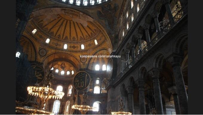 Hagia Sophia, Gereja dan Mesjid Sekaligus