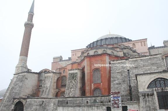 Hagia Sophia, Gereja dan Mesjid Sekaligus