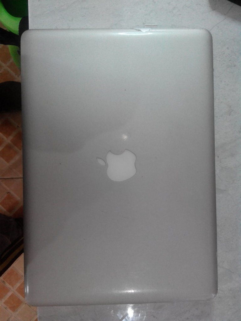 MAC BOOK 5,2 ALUMINIUM, CORE2DUO, NVDIA 9400M super mulus