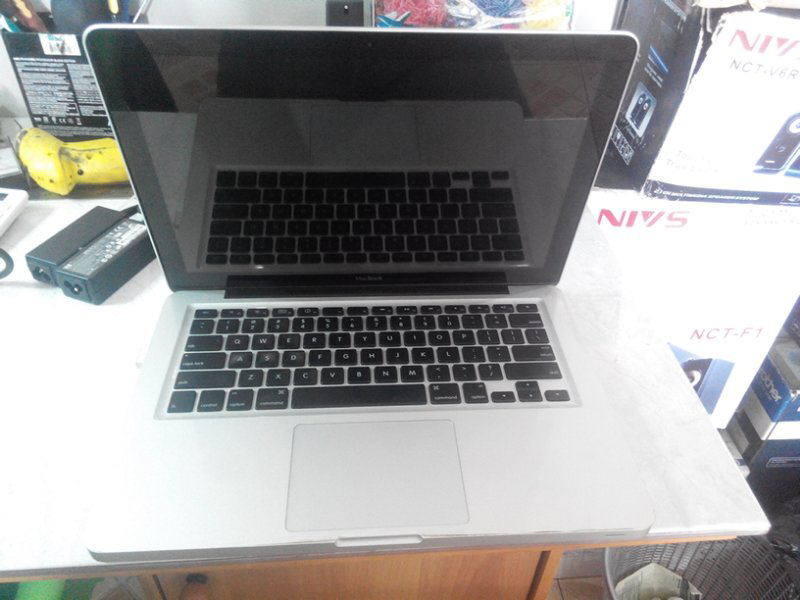 MAC BOOK 5,2 ALUMINIUM, CORE2DUO, NVDIA 9400M super mulus