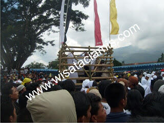 Upacara adat nyangku panjalu