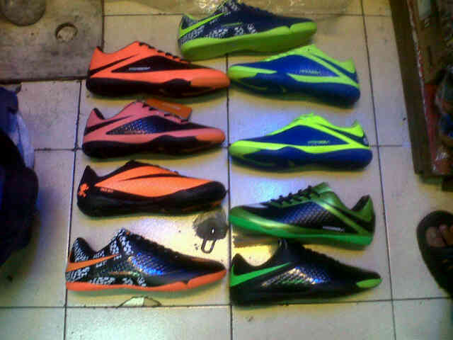 Sepatu Futsal obral 150rb, sampe akhir bulan.