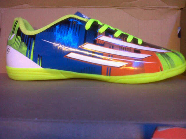 Sepatu Futsal obral 150rb, sampe akhir bulan.