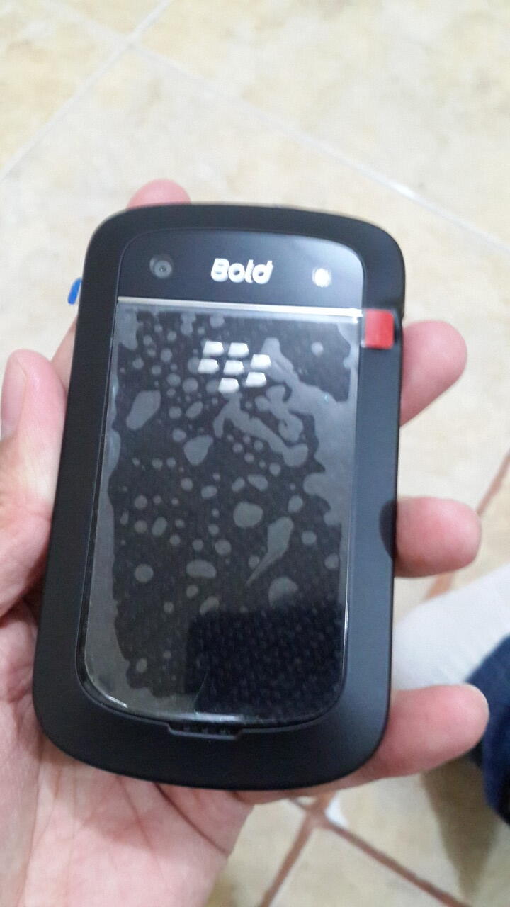 Blackberry Dakota 9900 Hitam,baru pakai 8 bulan Resmi TAM mulus tanpa cacat 100%
