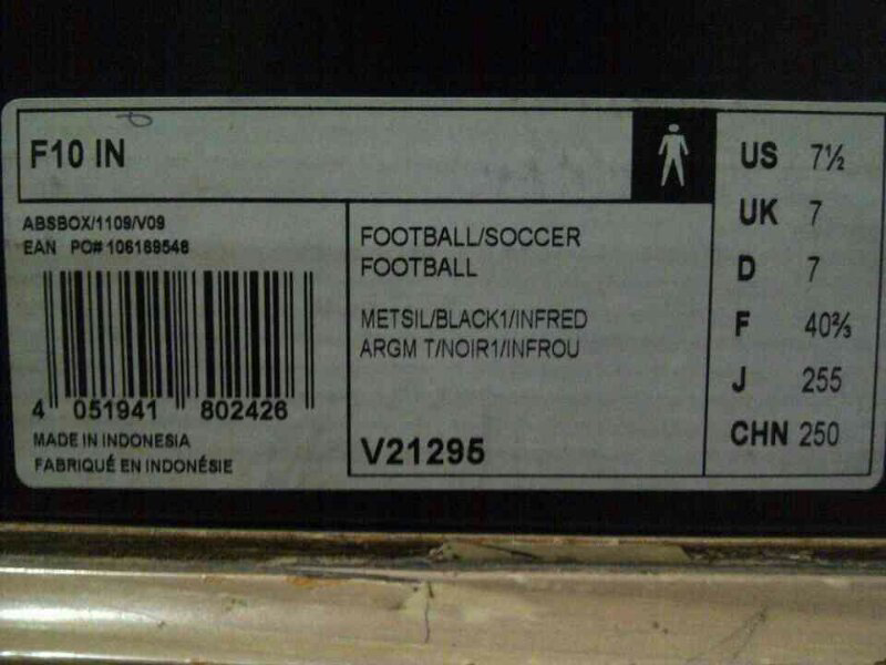 ADIDAS F10 IN ORIGINAL SILVER/ORANGE 40 2/3 NEW!
