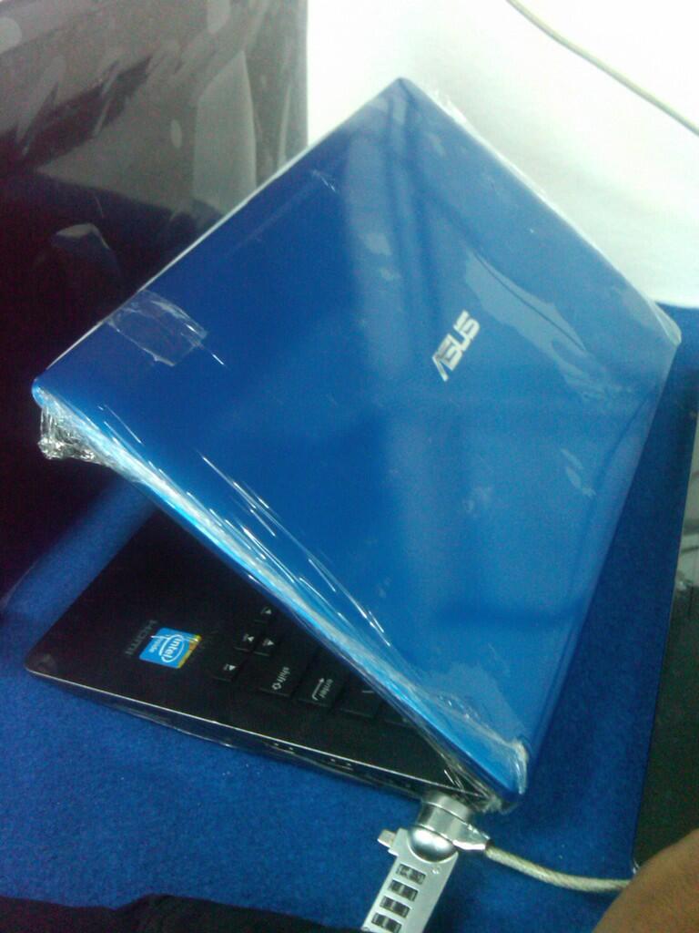 ASUS X200CA (blue,white,black)