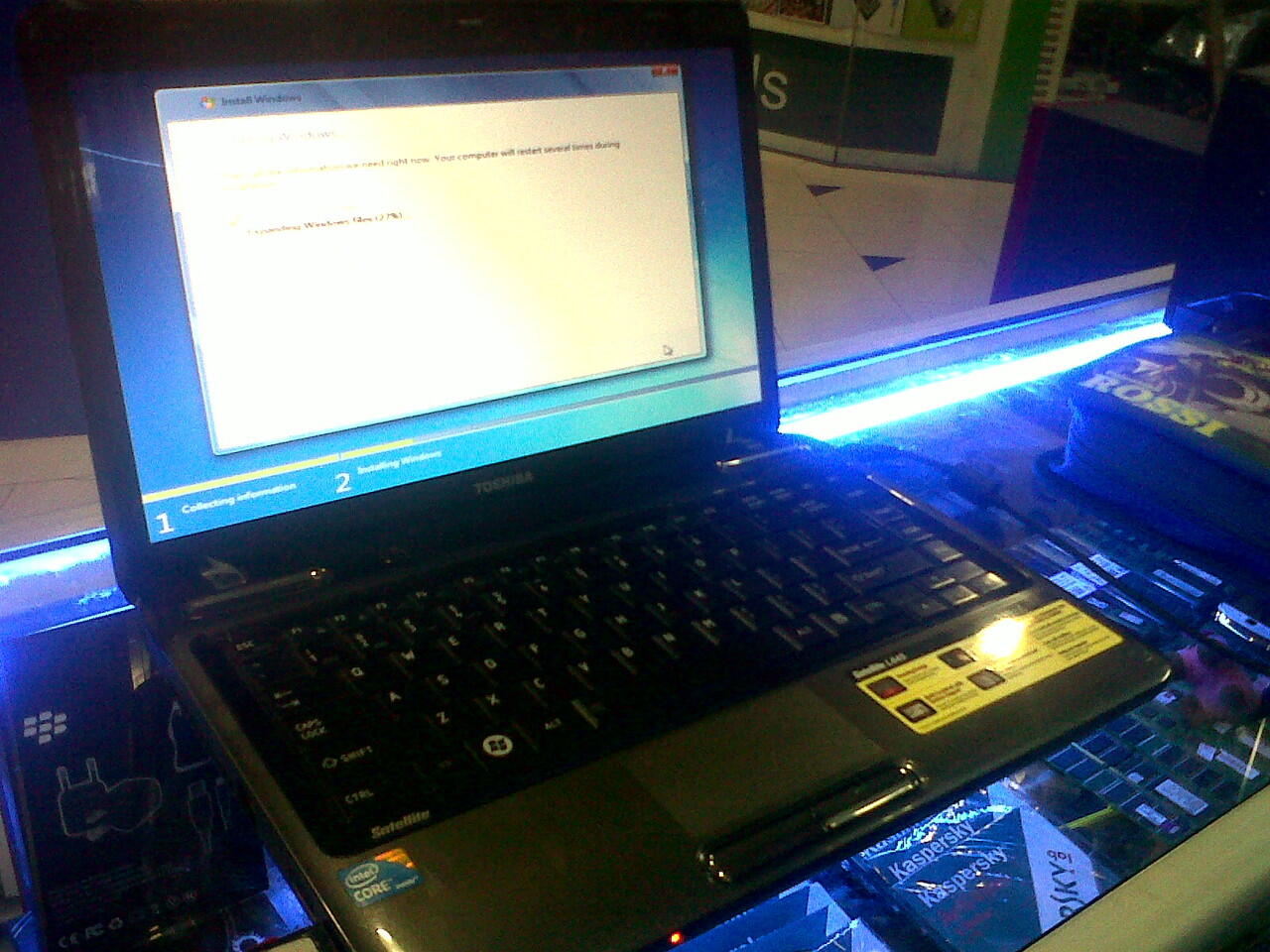 Jual Notebook Toshiba Core i3,Hardisk 500 Gb, Mulus (Bandung)