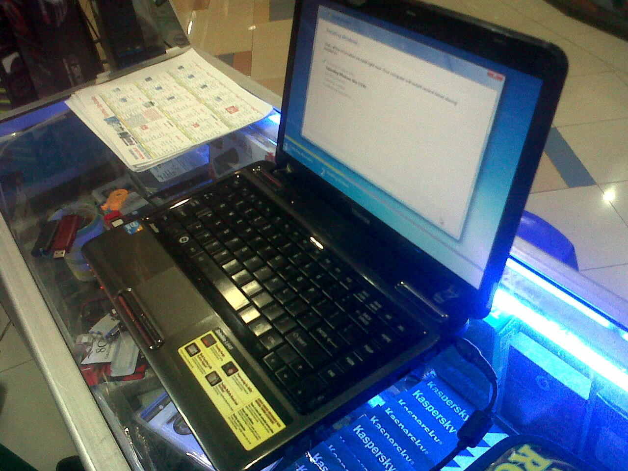 Jual Notebook Toshiba Core i3,Hardisk 500 Gb, Mulus (Bandung)