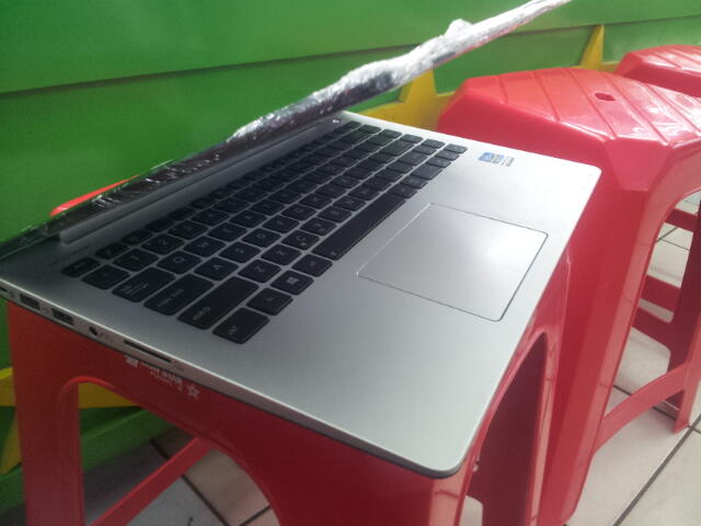 Asus Core i5 Touch Screen ZenBook