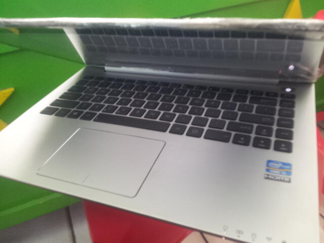 Asus Core i5 Touch Screen ZenBook