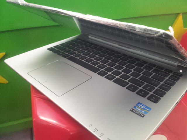 Asus Core i5 Touch Screen ZenBook