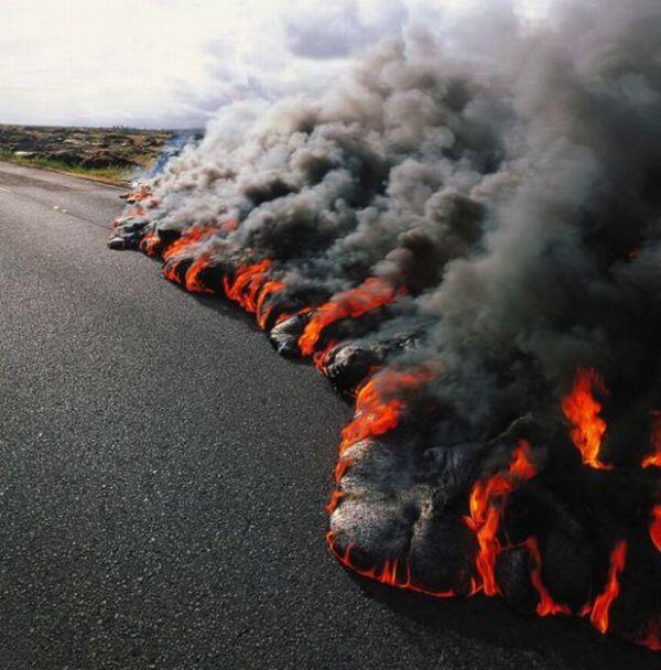 Melihat dahsyatnya lava letusan gunung Kilauea