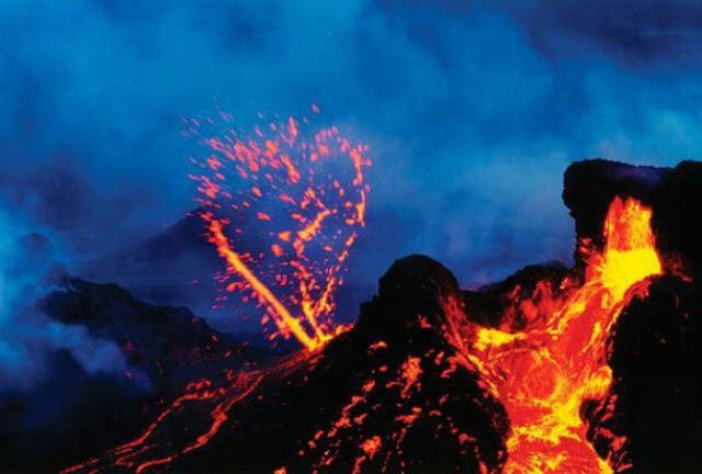 Melihat dahsyatnya lava letusan gunung Kilauea