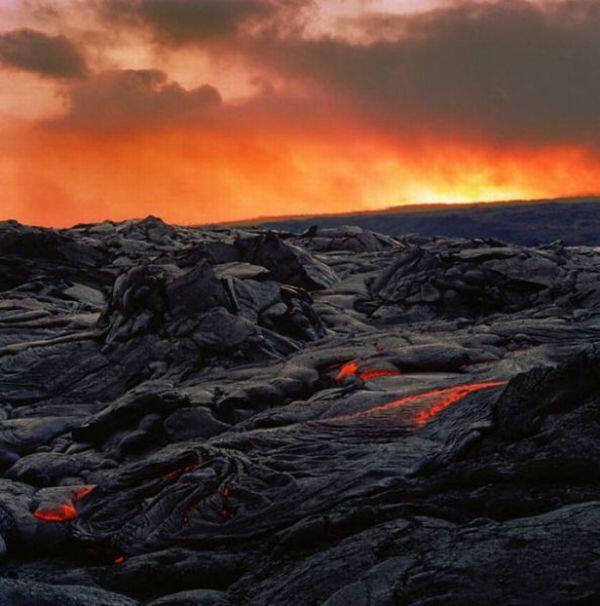 Melihat dahsyatnya lava letusan gunung Kilauea