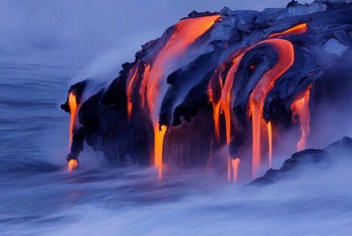 Melihat dahsyatnya lava letusan gunung Kilauea