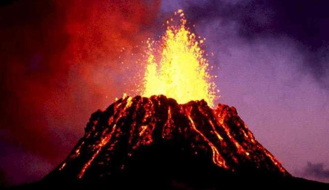 Melihat dahsyatnya lava letusan gunung Kilauea