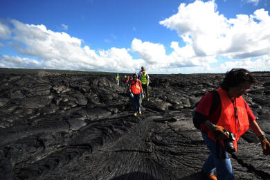 Melihat dahsyatnya lava letusan gunung Kilauea