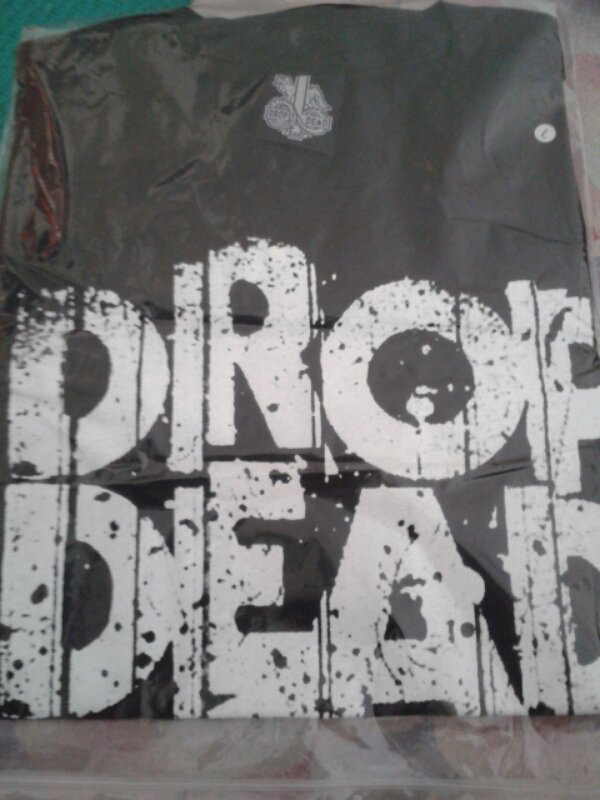 Kaos Drop dead,vans,rebel8,mishka,famous,supreme,macbeth,dc,hurley,thrasher..