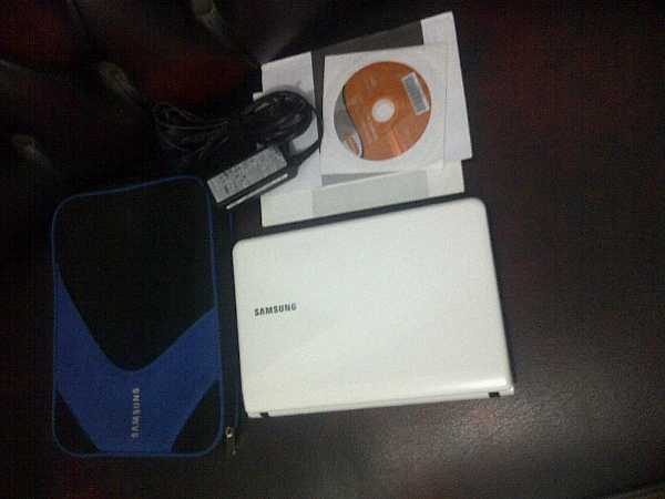 SAMSUNG NC108P PUTIH MULUS GAANN..