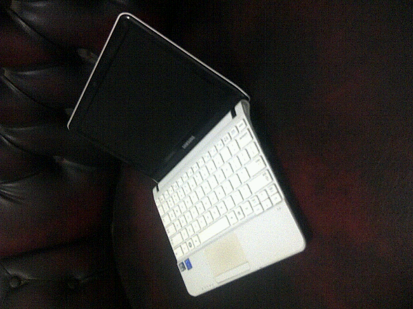 SAMSUNG NC108P PUTIH MULUS GAANN..