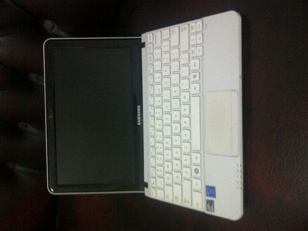 SAMSUNG NC108P PUTIH MULUS GAANN..