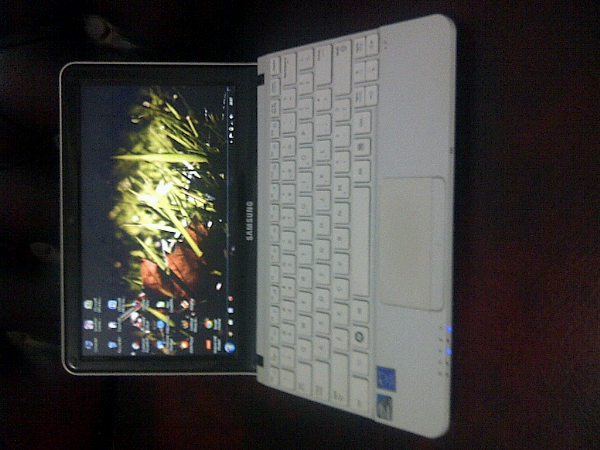 SAMSUNG NC108P PUTIH MULUS GAANN..