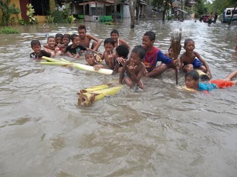 4 Orang Yang Biasa Memanfaatkan Banjir