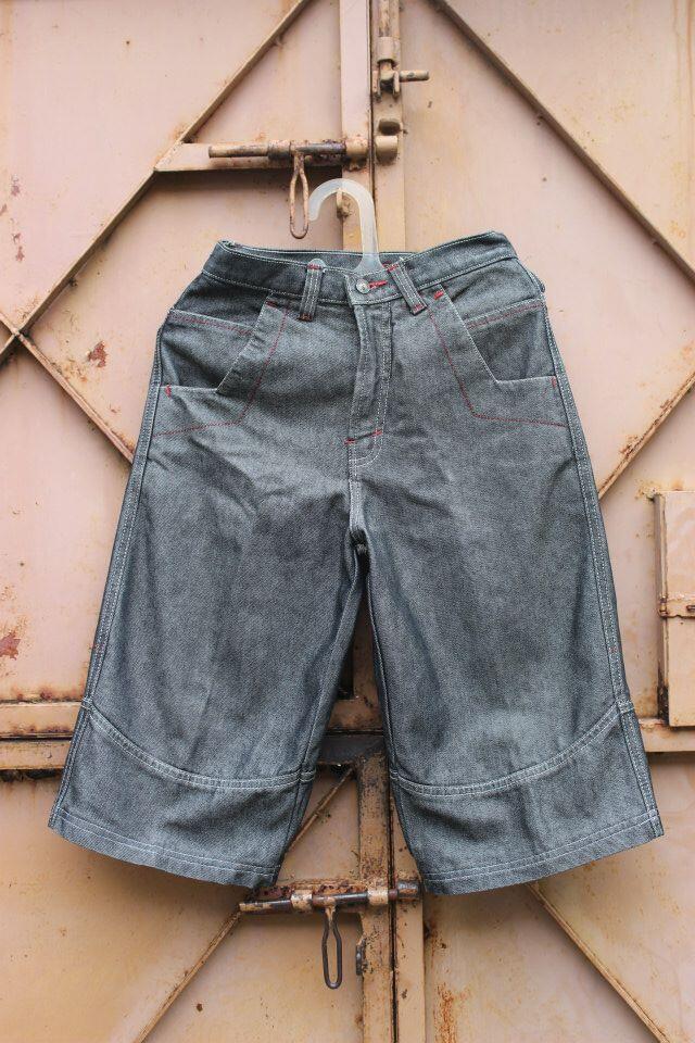 wts celana pendek/short pants denim, model semi hip hop size 27, murmer. SOLO