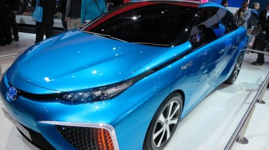 Toyota FCV Hydrogen Concept Car Uji Tembak Tangki Bahan Bakar