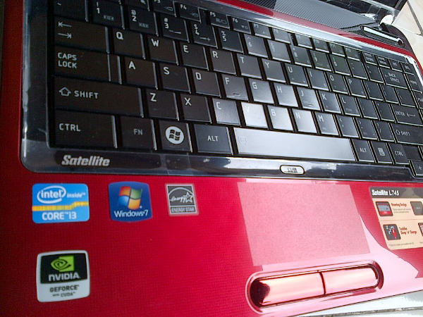 LAPTOP TOSHIBA L745 Core i3-2330M GAMING | 640GB | NVIDIA 1GB | 98% MULUS | SURABAYA