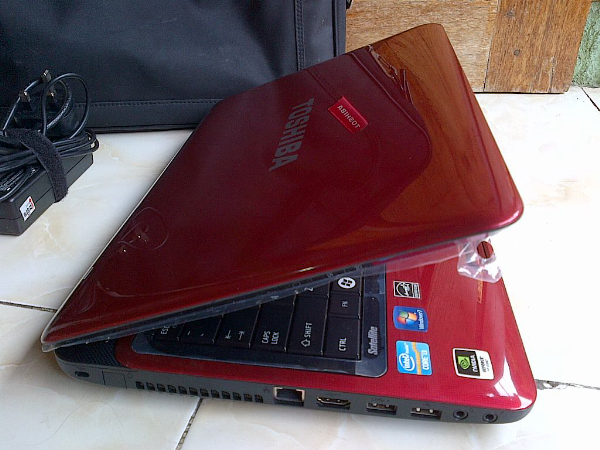 LAPTOP TOSHIBA L745 Core i3-2330M GAMING | 640GB | NVIDIA 1GB | 98% MULUS | SURABAYA