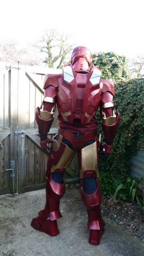 &#91;FOTO&#93; Pria ini BIKIN ARMOR Iron Man dari BUSA...Hasilnya ??!!