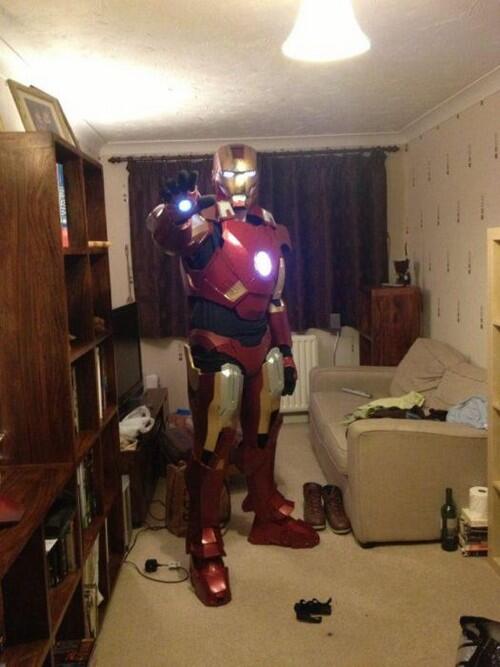 &#91;FOTO&#93; Pria ini BIKIN ARMOR Iron Man dari BUSA...Hasilnya ??!!