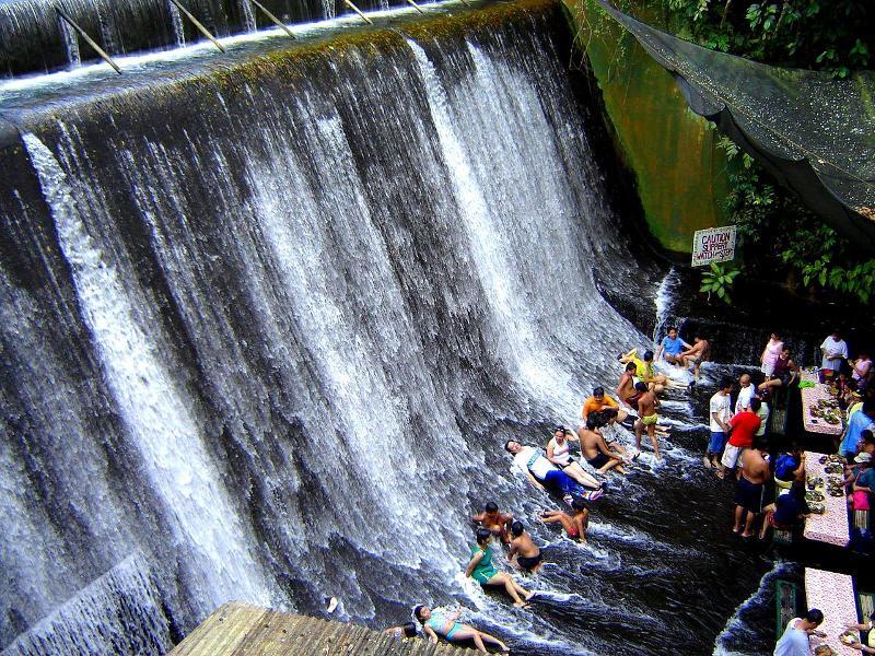 Villa Escuadero Konsep Restoran unik dibawah Air Terjun