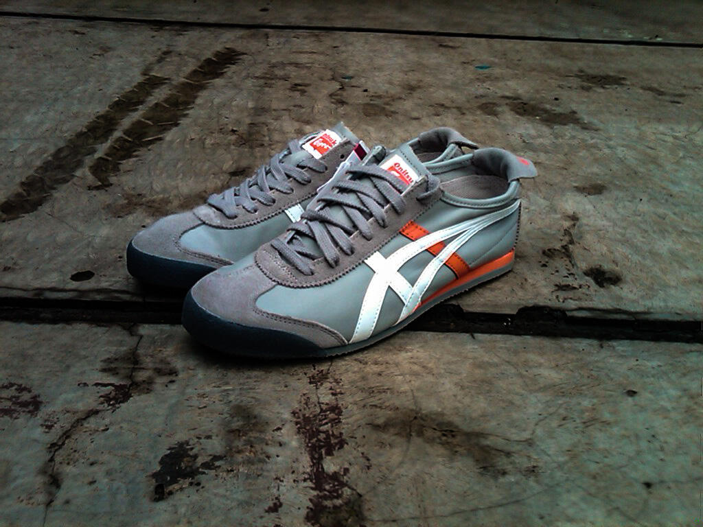 Terjual sepatu  asics  tiger  onitsuka mexico 66 original 