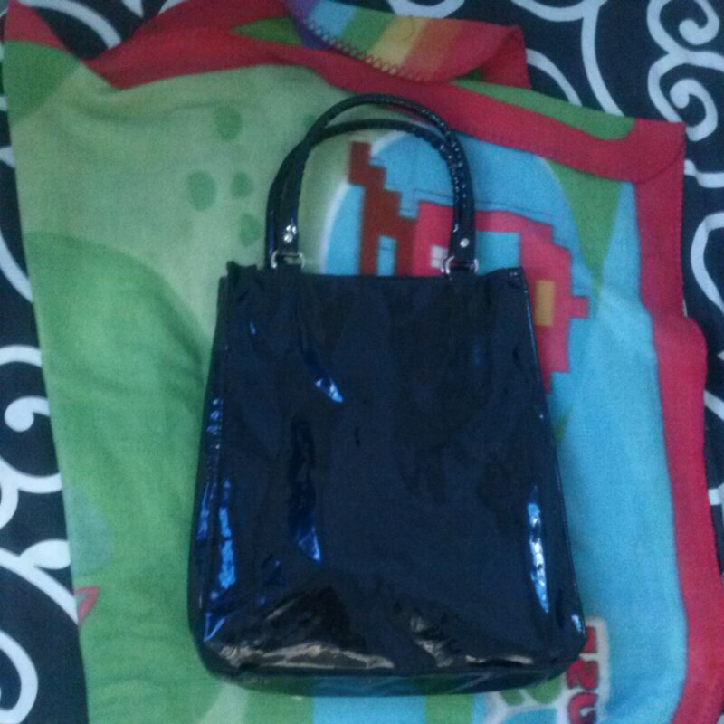 preloved tas,baju,dompet good condition..check it out ladiesss....