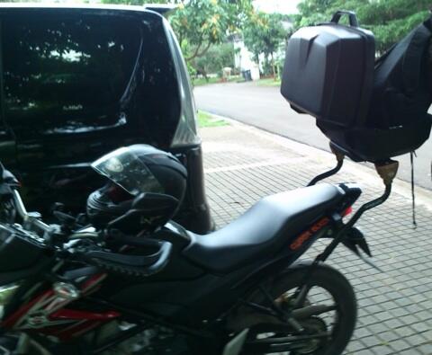 Givi e20 + Brecket Fitting CB150R