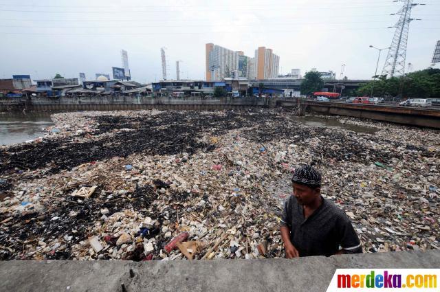 Heh Orang Jakarta Kalo Ga Pengen Banjir Jangan Jorok!!!