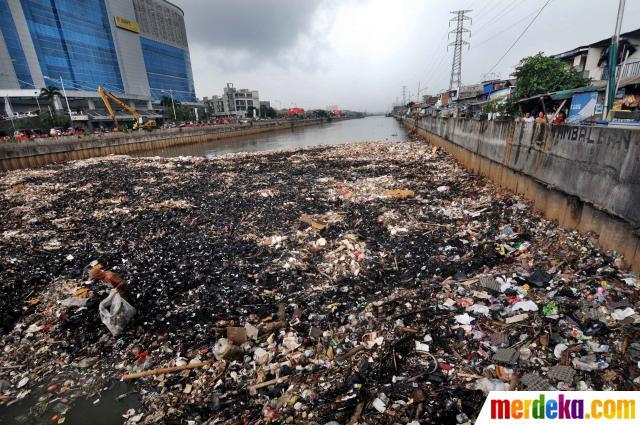 Heh Orang Jakarta Kalo Ga Pengen Banjir Jangan Jorok!!!