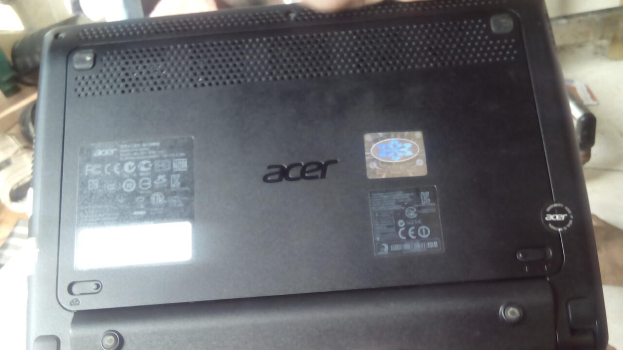 Laptop / Netbook Acer Aspire One D270 N2600 Segel Hdd 320gb Mulus Seperti Baru