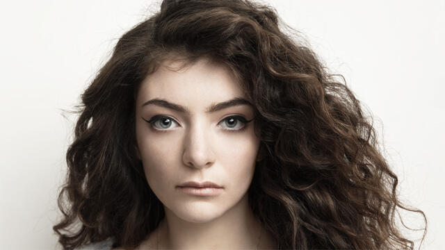 Mengenal LORDE,,,,Pemenang 2 Grammy Award 2014 yang ternyata masih ABG...