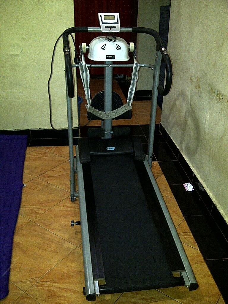 Jual Treadmill 4 fungsi - Rp 2.4 (boleh nego tipiiss gan) Bekasi