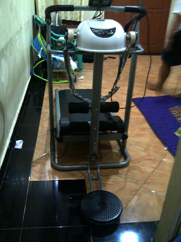Jual Treadmill 4 fungsi - Rp 2.4 (boleh nego tipiiss gan) Bekasi