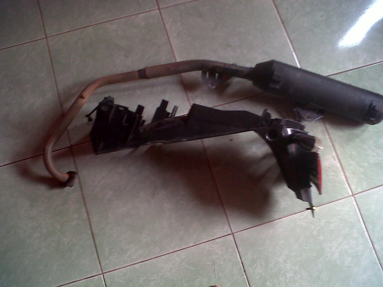 knalpot ori bobokan dan spakbor belakang vixion old