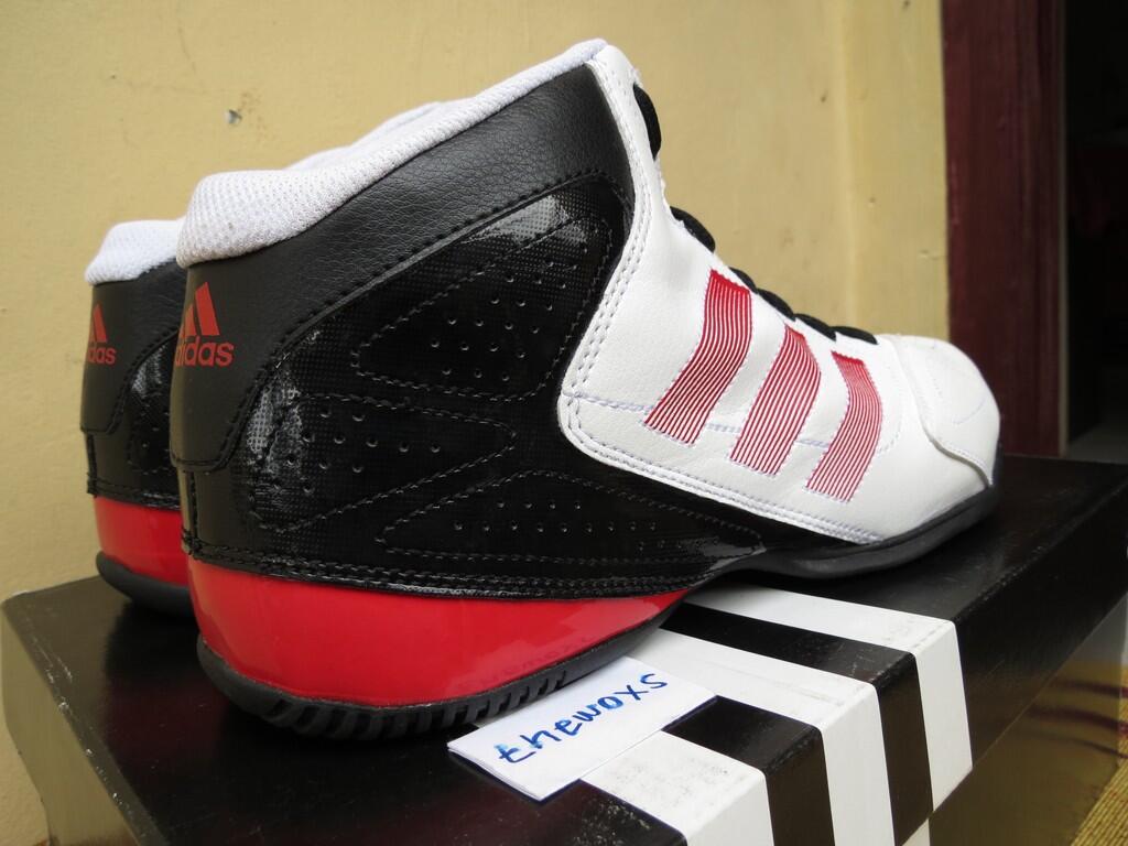 Terjual Jual Adidas  3 Series 2012 Sepatu  Basket  Warna 