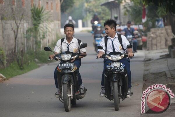 Siswa bermotor......