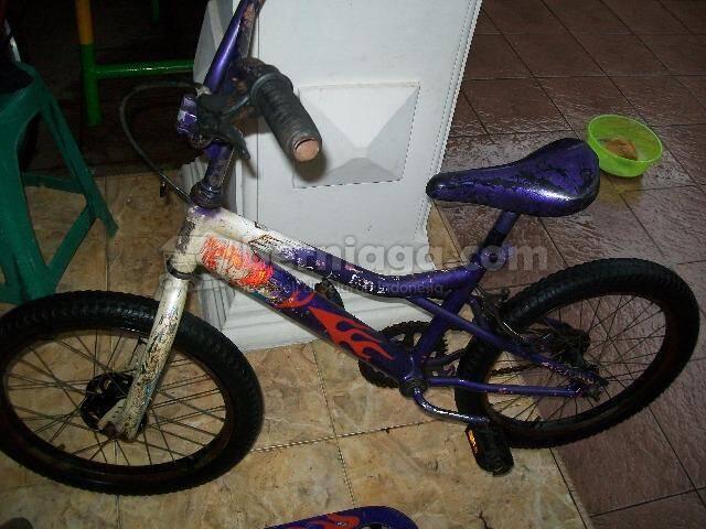 Sepeda BMX merk Wimcycle ukuran 18