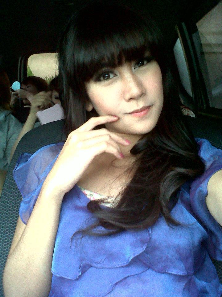 Ane di deketin 2 cewe cantik ini, please help me !!!