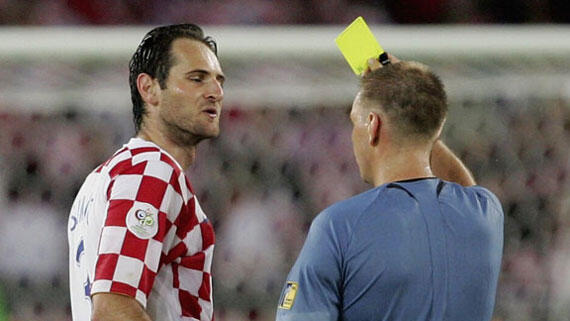 10 KEJADIAN KONTROVERSIAL DIPIALA DUNIA